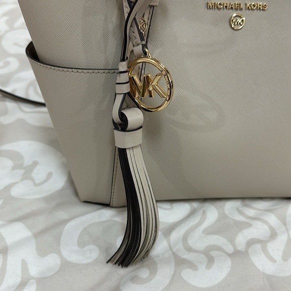 MK Purse saffiano tote - Picture 5 of 16